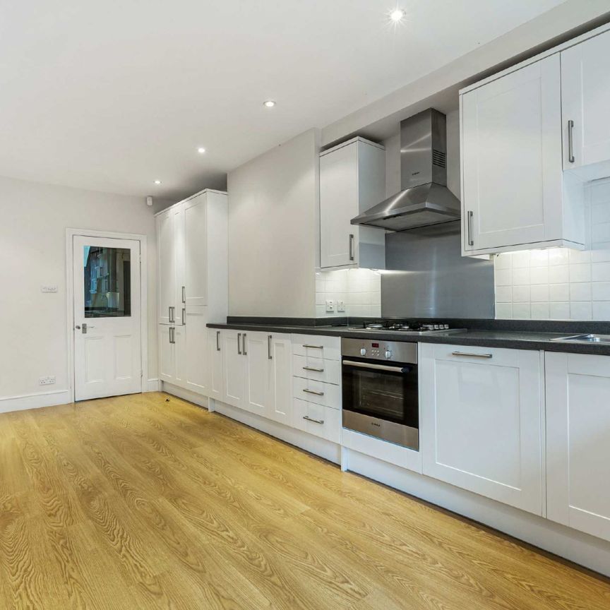 Lydon Road, London, SW4 - Photo 1