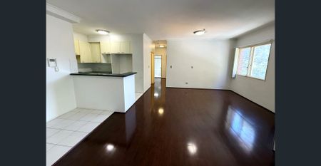 Central Location - 2 bed with timber flooring - Photo 2