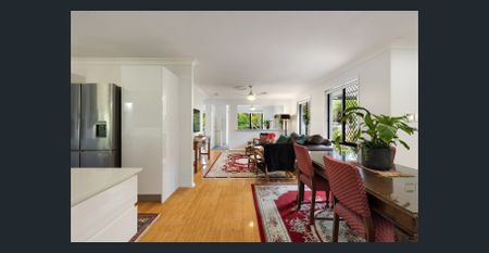 Amazing location with bills included - Photo 2