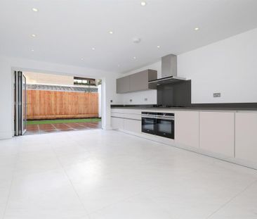 4 bedroom property to rent - Photo 2