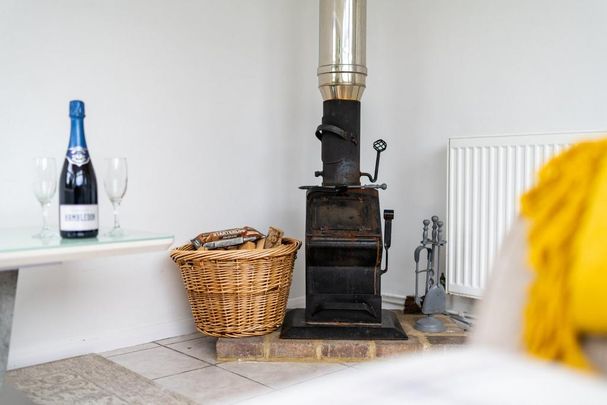 4 bedroom detached house to rent - Photo 1