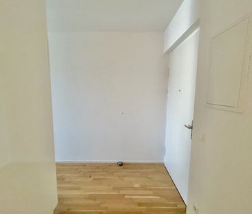 THE METROPOLITAN - Studio Apartment on the 12th floor - Photo 2