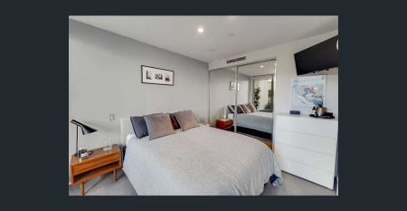 Impressive apartment plus study in walk-to-everywhere Location - Photo 3