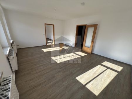 3-Zimmer-Dachgeschosswohnung mit Einbauküche und Boden – nahe der Innenstadt! - Photo 2