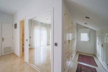 5 bedroom luxury House for rent in Ciudalcampo, Madrid, Province of Madrid, Community of Madrid - Photo 4