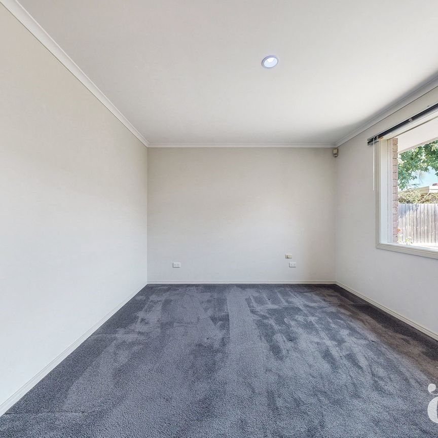 2/10 Denver Street, Bentleigh East - Photo 1