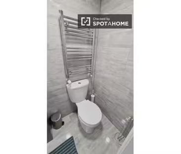 Private ensuite room to rent in Drumcondra, Dublin - Photo 4