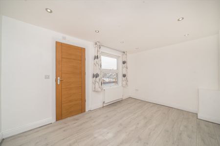 St. Leonards Road, Mortlake, SW14, London - Photo 5