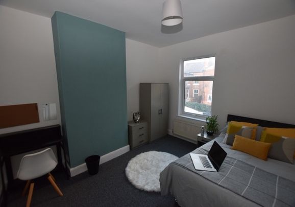 Room 1 - Photo 1