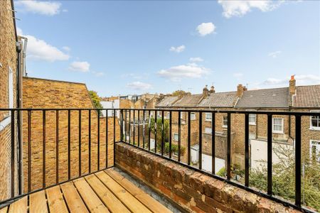 3 bedroom flat to rent - Photo 4