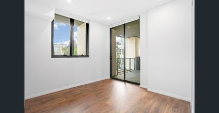 SPACIOUS & OVERSIZED APARTMENT WITH COMMON ROOFTOP - Photo 3