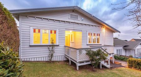 Timeless 3 bedroom bungalow - Three Kings - Photo 5