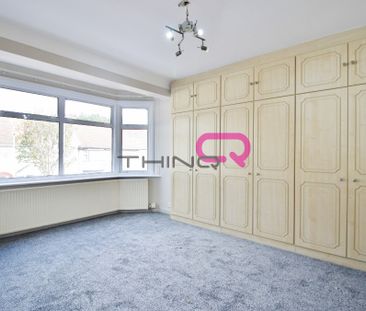 4 Bed Terraced House, Springfield Drive, IG2 - Photo 3