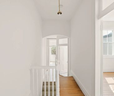 Sun-Filled, Character Home in the Heart of Surry Hills - 3 month le... - Photo 3