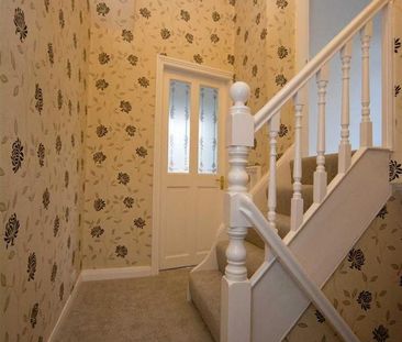 3 bedroom end of terrace house to rent - Photo 4