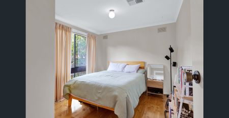 *** 3 Bdrm ~ 2 Bath ~ Dbl Garage ~ Polished Floorboards ~ Mountain Views ~ Ducted Heating - Photo 2