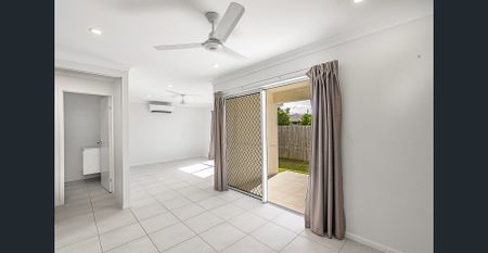 Contemporary Living Awaits: Gorgeous Three-Bedroom Home in Kelso, Just One Year Old! - Photo 2