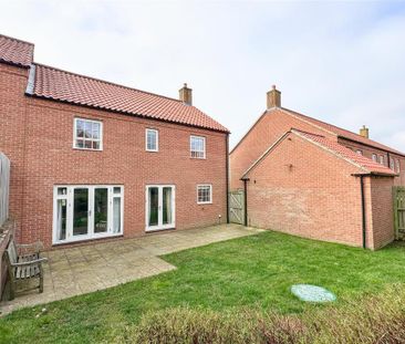 4 bedroom semi-detached house to rent - Photo 5