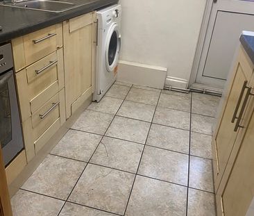 3 Bed Terraced House, Scarborough Road, E11 - Photo 6