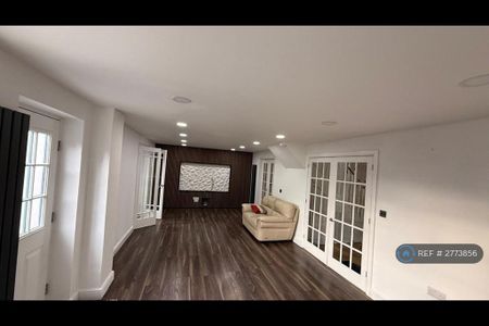 4 bedroom detached house to rent - Photo 2