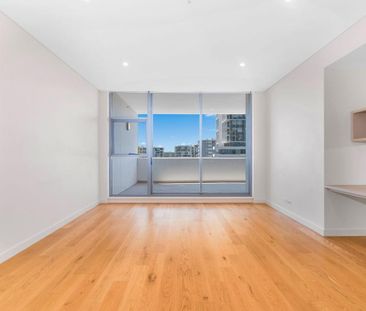 Spacious 2 Bedroom with Media Desk and Extra Large Balcony! - Photo 2