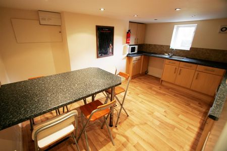 Buckingham Mount, Hyde Park, LS6 1DN, Leeds - Photo 5