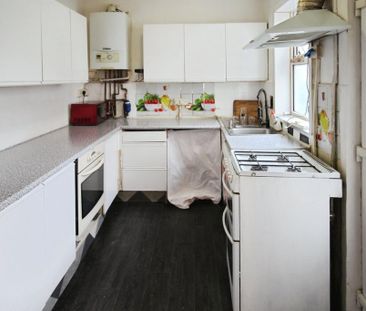 4 bedroom terraced house to rent - Photo 5