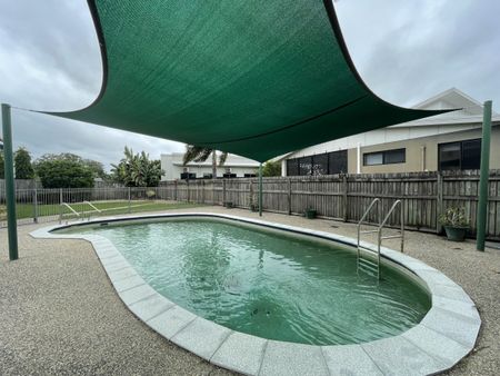 Large home with pool and close to the beach - Photo 2