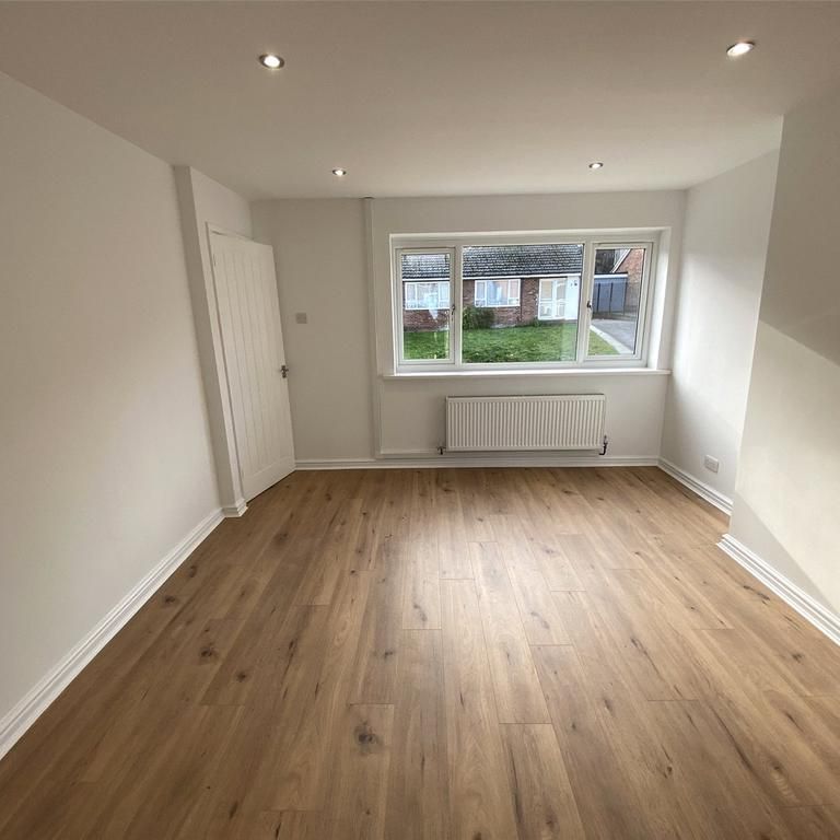 3 bedroom semi-detached house to rent - Photo 1