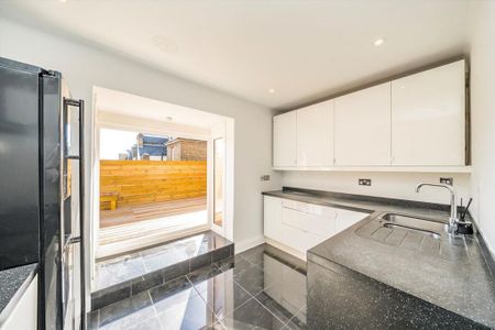 2 bedroom maisonette to rent - Photo 4