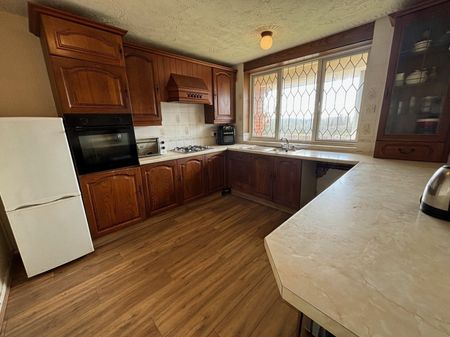 3 bedroom maisonette to rent - Photo 2