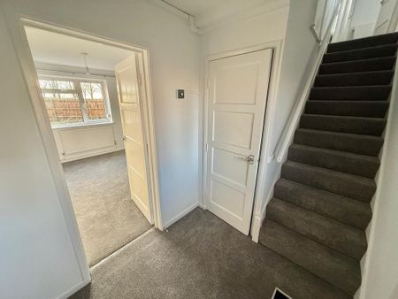 3 bedroom end of terrace house to rent - Photo 2