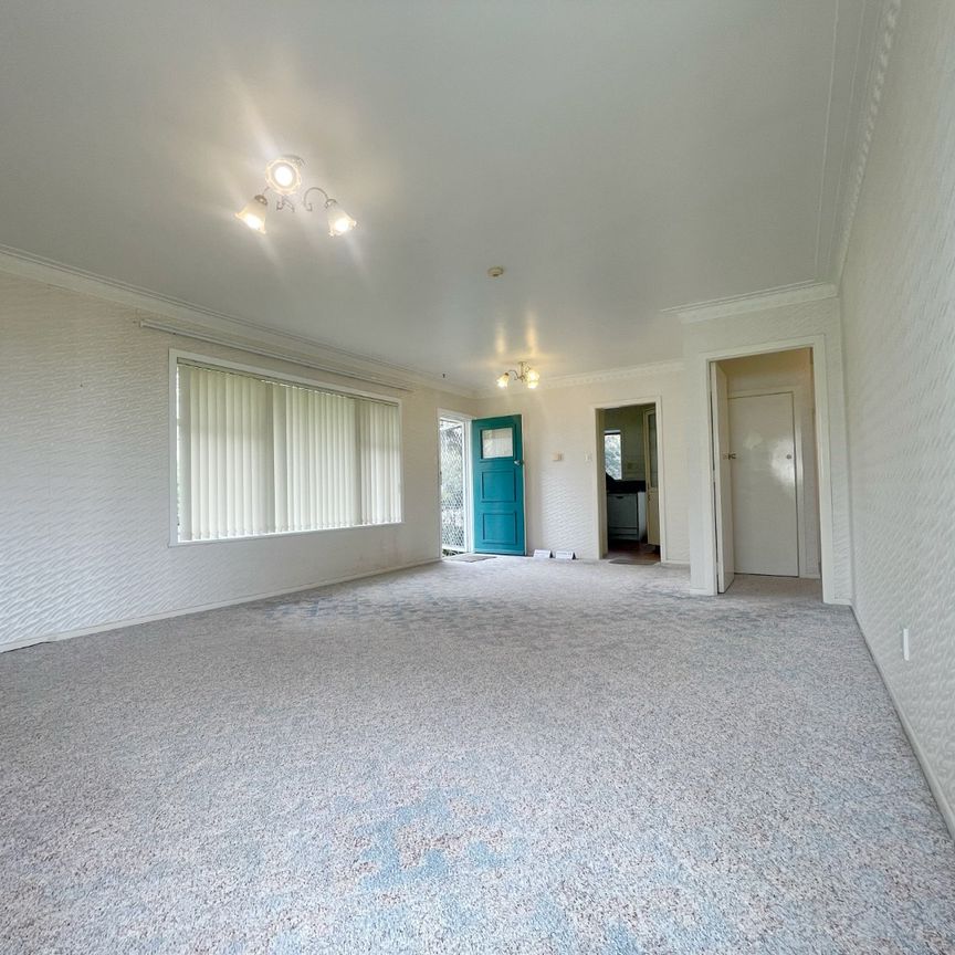 Sunny cozy two bedroom unit in a sought-after Royal Oak. - Photo 1