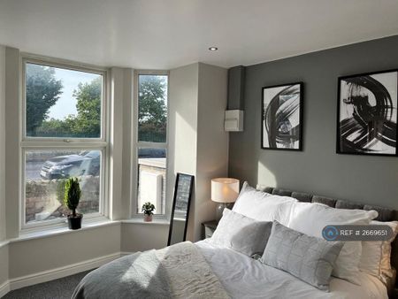 1 bedroom in a house share to rent - Photo 4