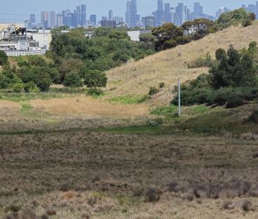 Thomastown - Photo 1