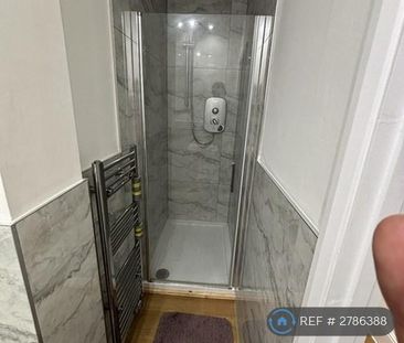 1 bedroom in a house share to rent - Photo 6