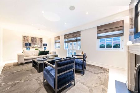 A brilliant Mews house in this prestigious Knightsbridge location which has been recently re-modelled and entirely re-designed behind the original façade. - Photo 4