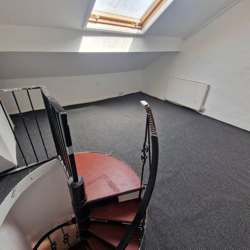 Price £1,200 pcm - Let - Photo 1