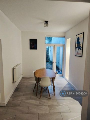 3 bedroom terraced house to rent - Photo 3