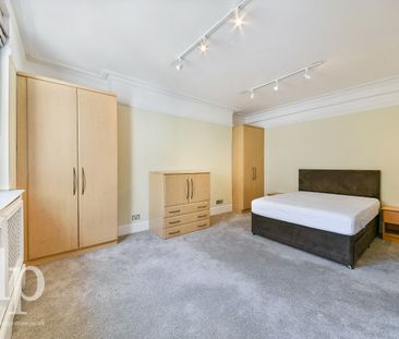 2 Bedroom Flat, Martin’s Lane, London, Greater London, WC2N - Photo 2