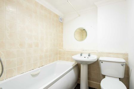 Traslyn Court, 15a Selden Road - Photo 3