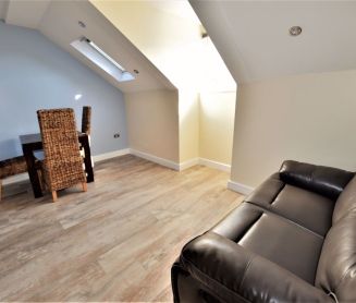 2 bedroom Flat in Woodsley Road, Leeds - Photo 1