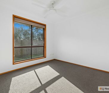 CHARMING 3 BEDROOM, PET FRIENDLY DUPLEX, BACKING ONTO RESERVE - Photo 2