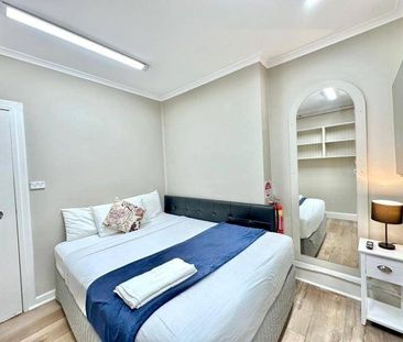 Room for Rent in the Heart of Oxford Street - Photo 1