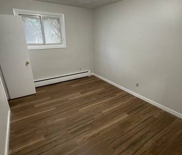 332 Donalda St, Unit 1, Midland, ON - Photo 5