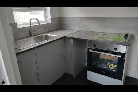 1 Bed Flat, Ley Street, IG1 - Photo 3