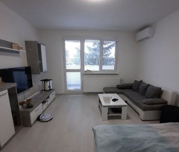 Prenájom novo zrekonštruovaný 1 izb byt BA IV Hlaváčikova ul. - Photo 1