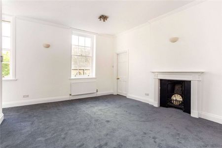 First floor flat within a restored Georgian building in the heart of the City. Please note: No Parking - Photo 2