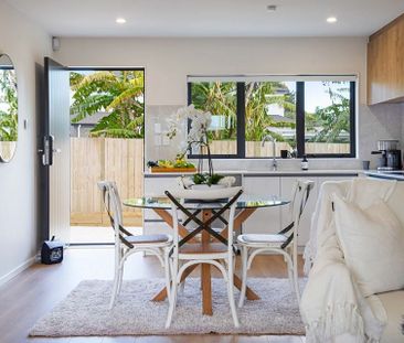 BEAUTIFUL 3 BEDROOM, 2+1/2 BATH TOWNHOUSE - Photo 4