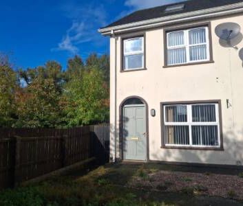 Semi detached 3 bedroom house - Photo 2